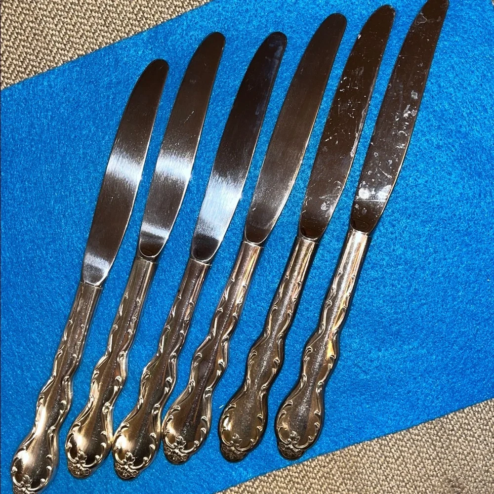 1964 VTG set of 6 dinner knives 9” Wm Rogers Melody Camelot Silverplate Flatware